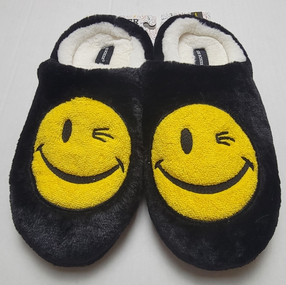 NWT! Slippers - Picture 5 of 8